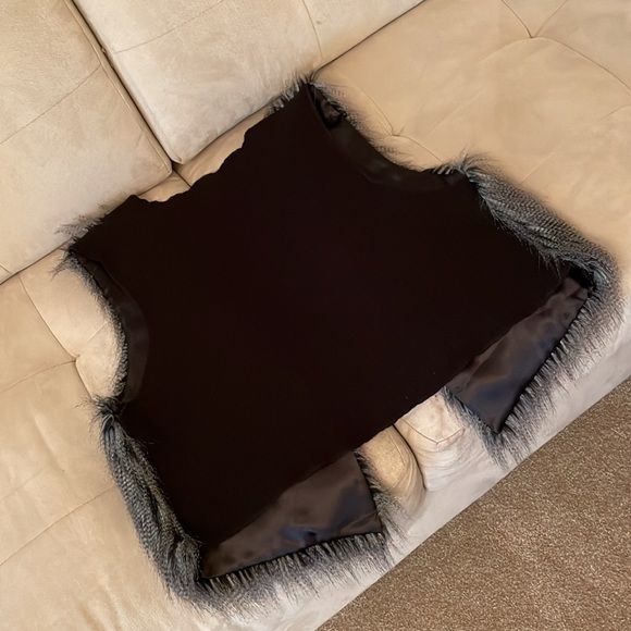NWT faux fur vest - Picture 6 of 7